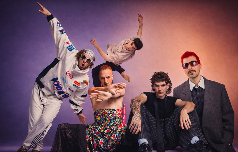 Actuación de danza contemporánea y LED en resorts de España