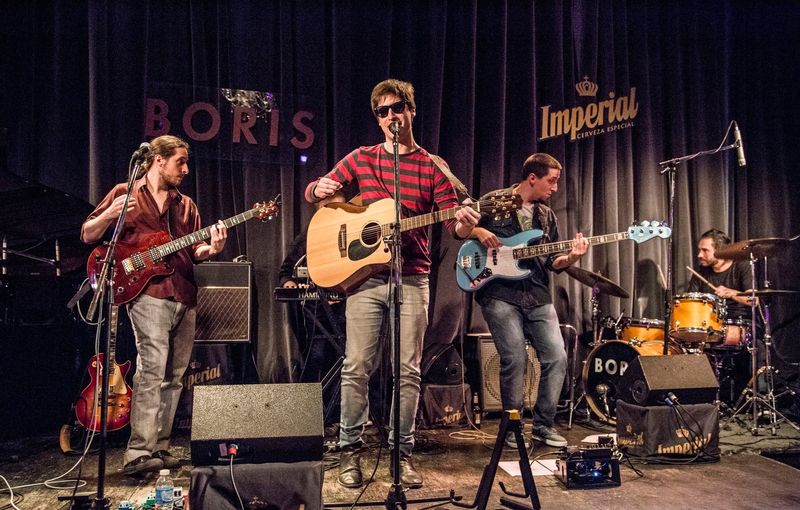 Banda de rock pop en directo en boda