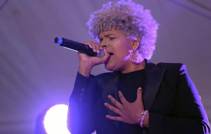 Actuación en directo de dúo de piano y voz en cóctel elegante en Barcelona