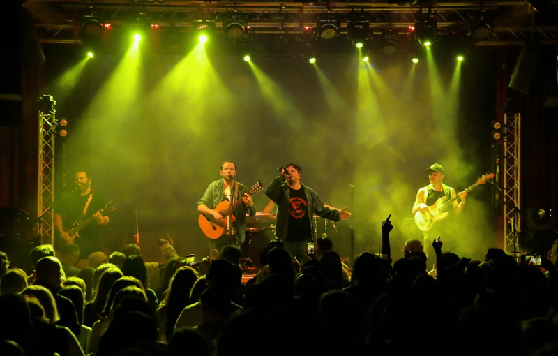 Banda de rumba rock en directo en Barcelona