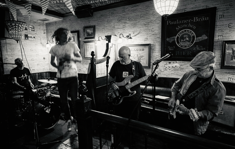 Banda de versiones de pop rock español de los años 80 en directo