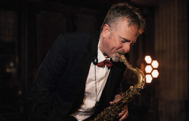 Formación de saxofón para celebraciones privadas y fiestas exclusivas