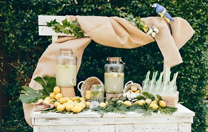 Puesto de limonada para el catering de tu boda o de tu evento.