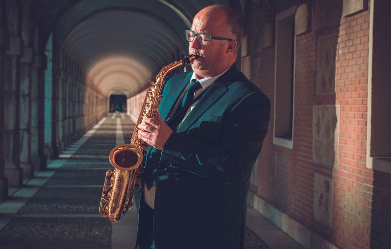 Disfruta de la magia del saxofón con Saxofonista MA.