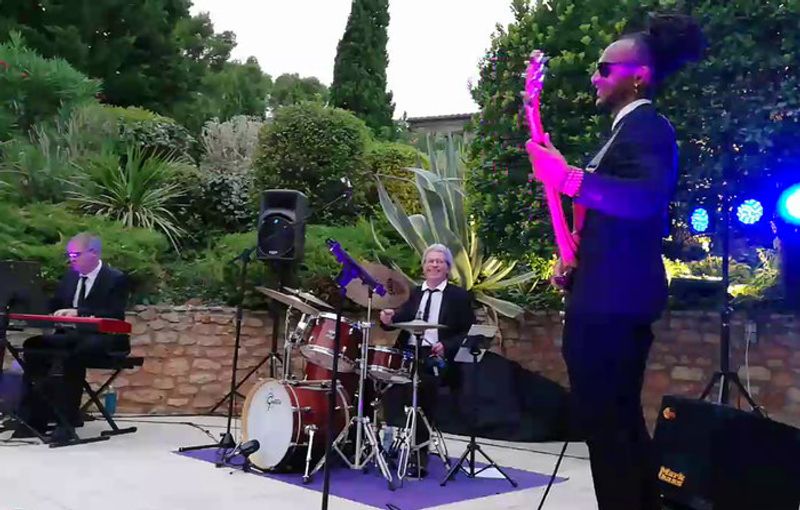 Réserver le groupe de musique Magic Party