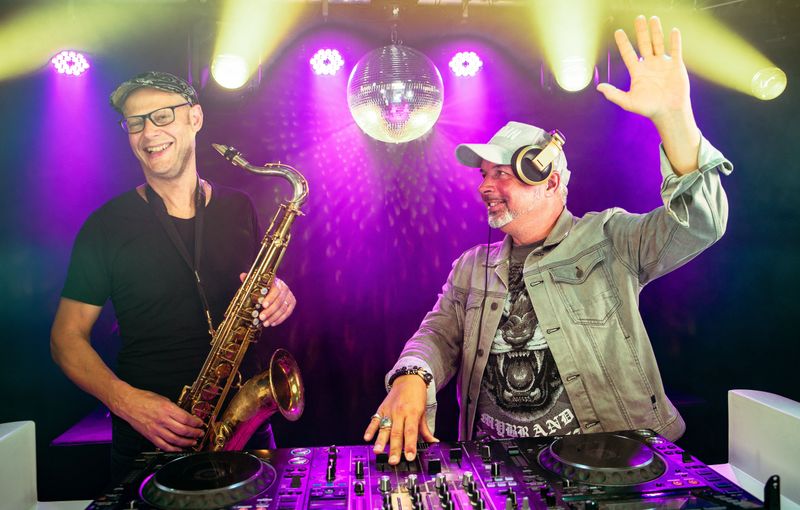 dj en sax huren