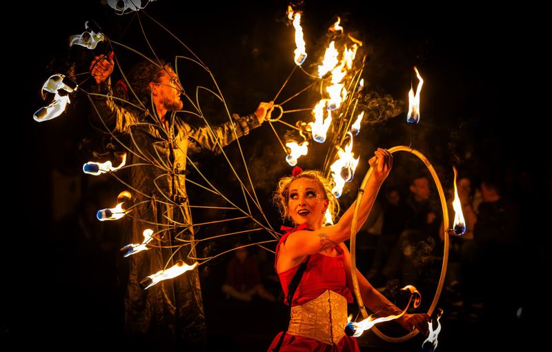 City of Wings Upside down acro svanwilde(at)pm