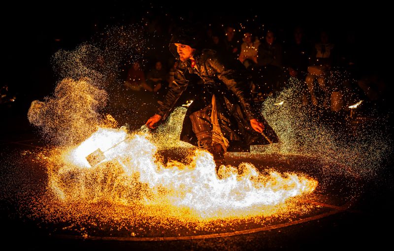 City of Wings Upside down acro svanwilde(at)pm