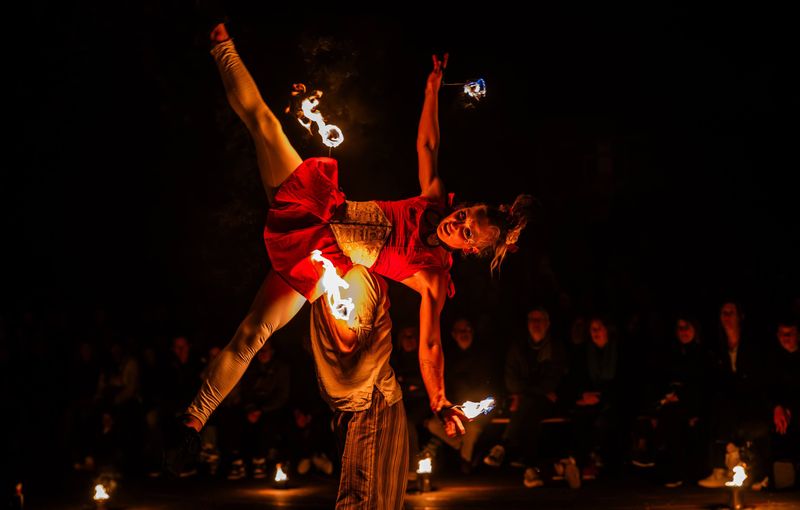 City of Wings Upside down acro svanwilde(at)pm