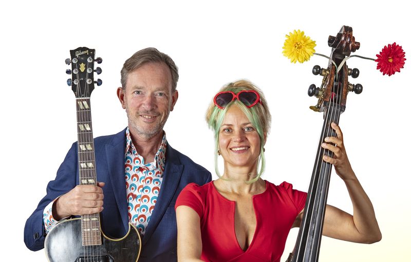 Duo Low Lady contrabas gitaar zang