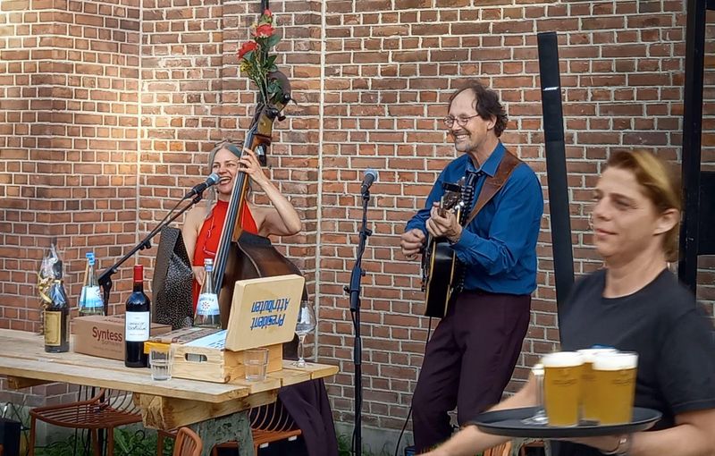 Duo Low Lady zang contrabas gitaar Ouddorp ()