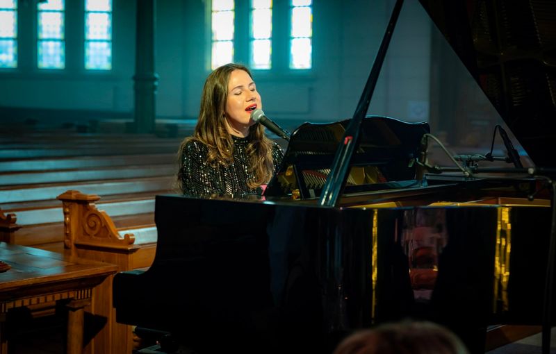 boek Zangeres-Pianiste Kim