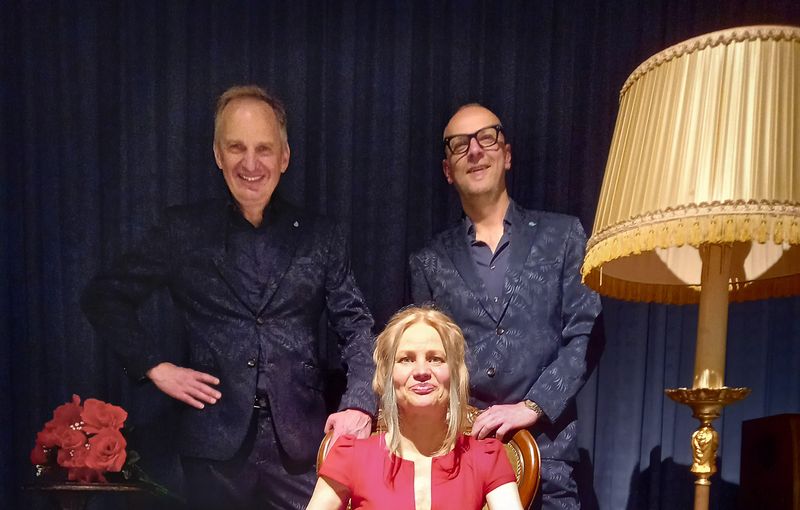 Trio Low Lady contrabas zang gitaar saxofoon